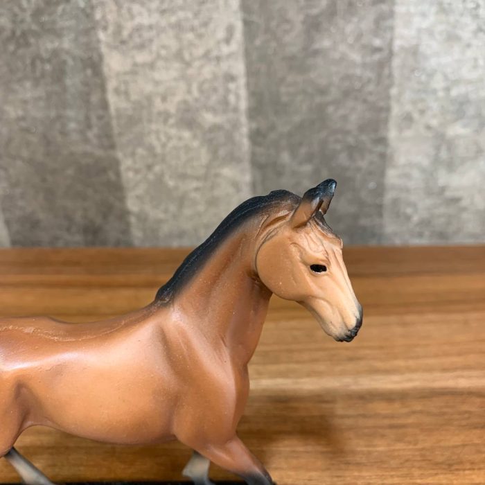 مجسمه اسب کوچک قهوه ای - تصویر 2