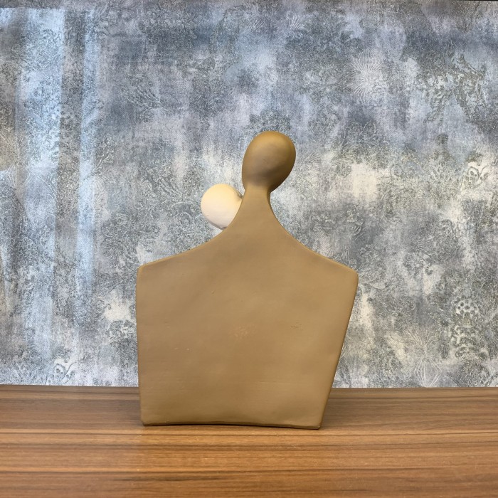 مجسمه دکوری زوج قهوه ای کرم