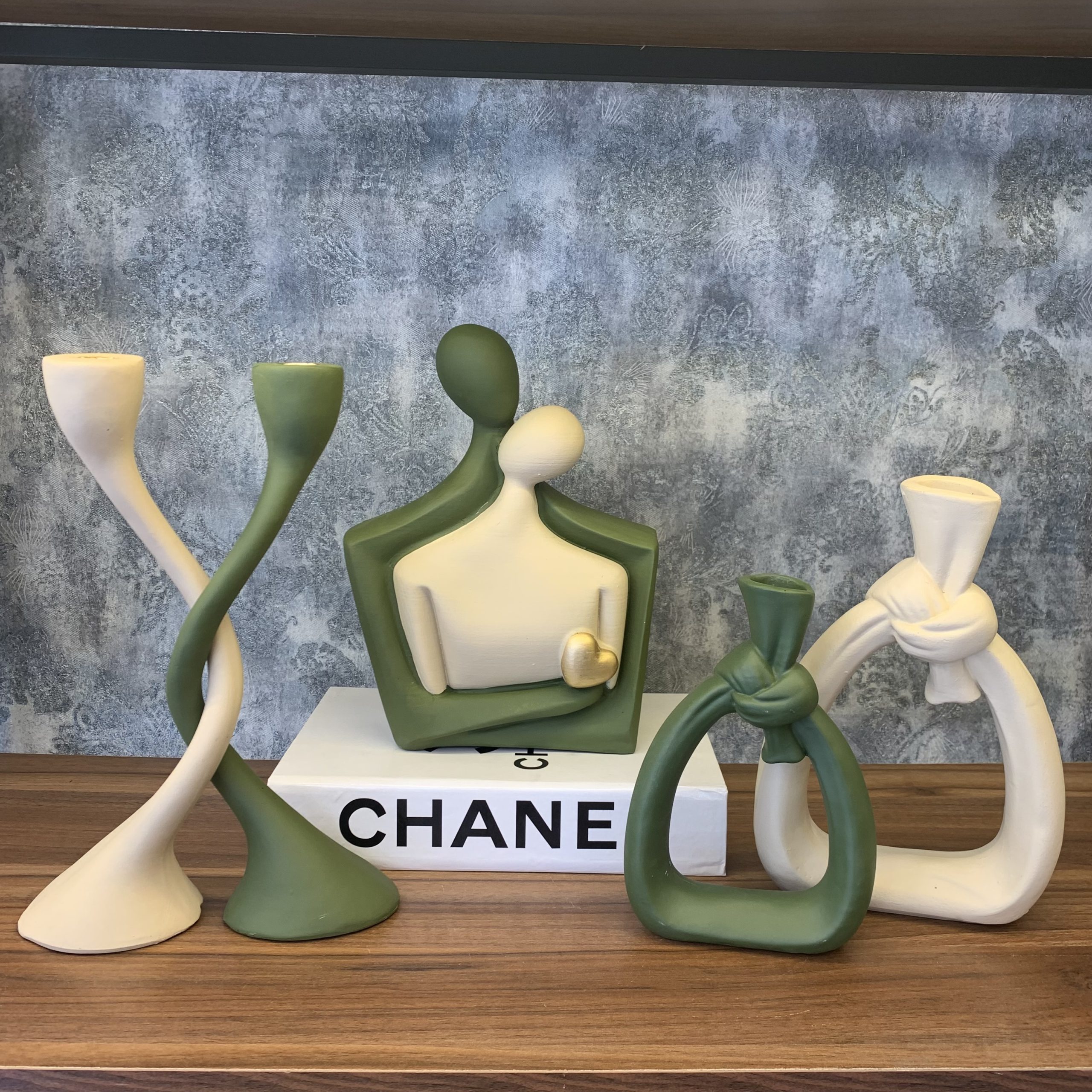 گلدان دکوری پاپیونی سبز کرم