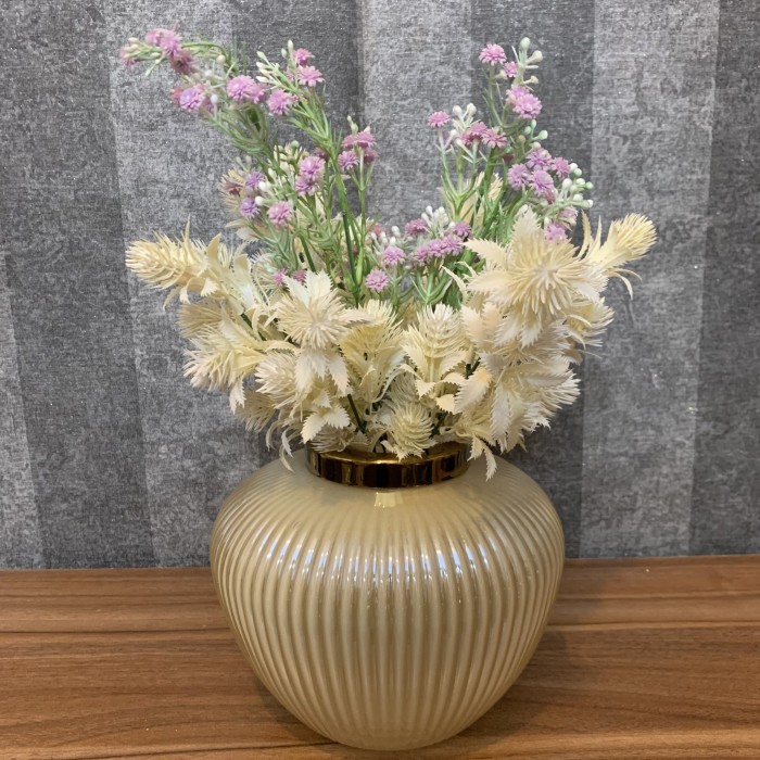 گلدان شیشه ای کرم