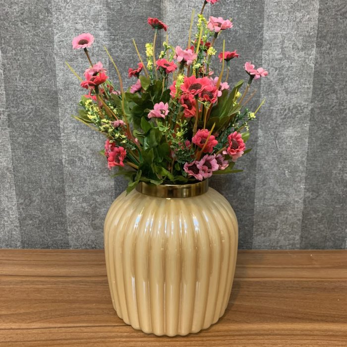 گلدان شیشه ای کرم