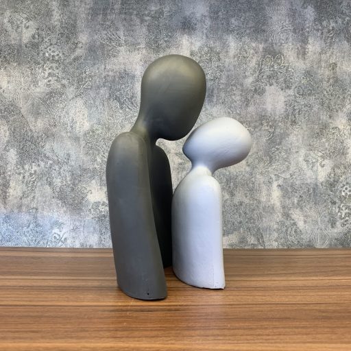 مجسمه زوج بوسه طوسی